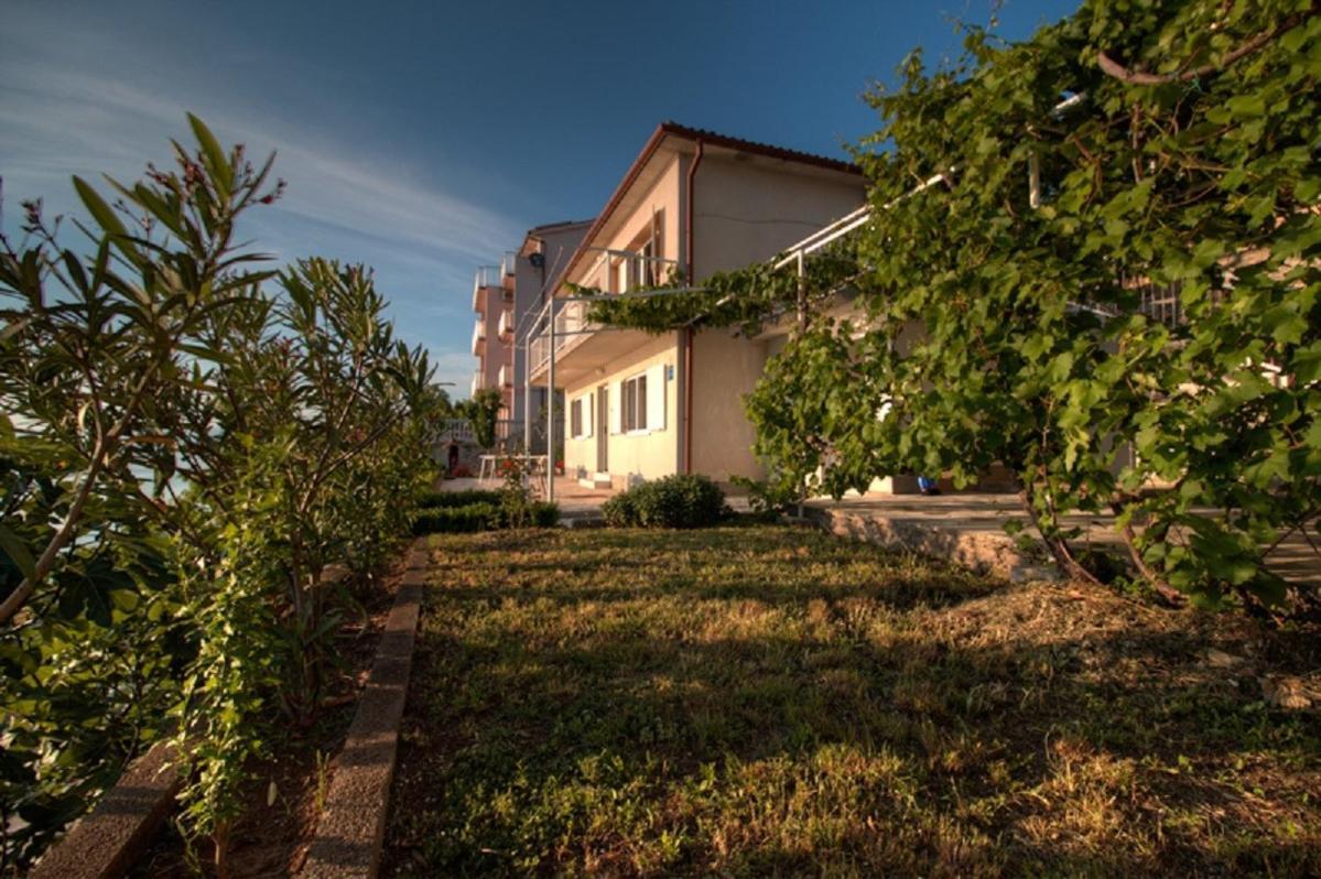 Ferienwohnung Kaka Sveti Juraj Exterior foto